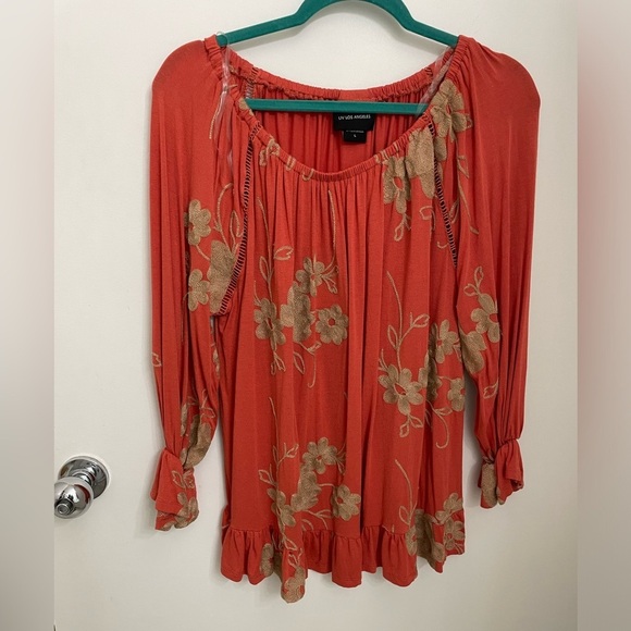 Liv Los Angeles Tops - Embroidered pullover shirt